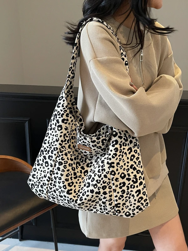 Korean Sle Large Capaci Canvas Tote Bag Women's New Faion oulder Bag Commuter Armpit Bag Leopard Print Versatile Bag