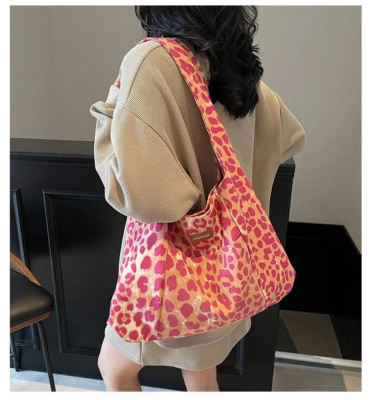 Korean Sle Large Capaci Canvas Tote Bag Women's New Faion oulder Bag Commuter Armpit Bag Leopard Print Versatile Bag - Image 8