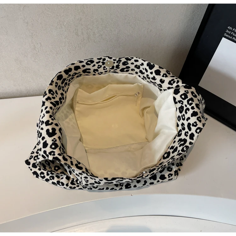 Korean Sle Large Capaci Canvas Tote Bag Women's New Faion oulder Bag Commuter Armpit Bag Leopard Print Versatile Bag - Image 27